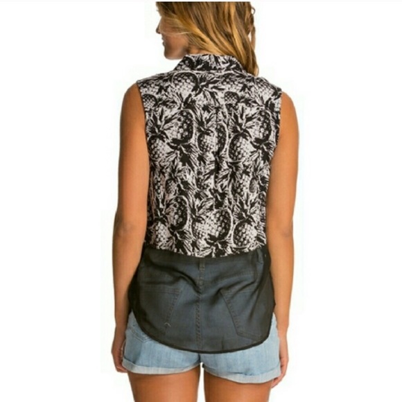 Hurley Pineapple Blouse - Picture 2 of 5